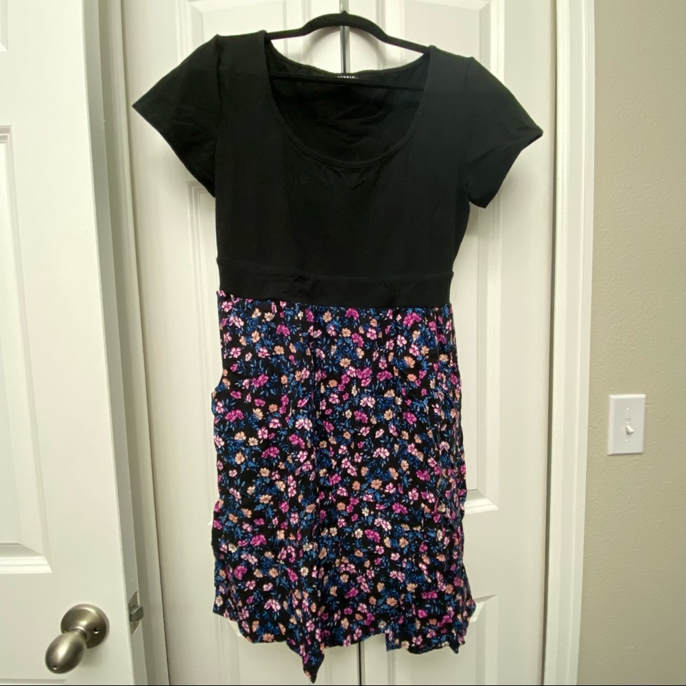 Torrid black/floral stretchy dress w pockets, size 0. Never worn, but no tags